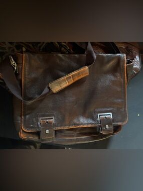 Banana republic Men's Brown Leather Messenger Bag - Classic Carry